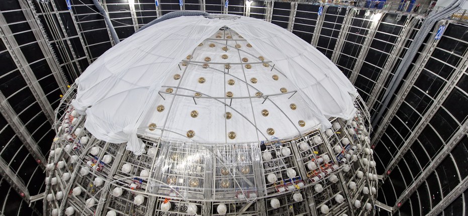 Fisica delle Particelle | Anche Unife nel team di Juno, il rivelatore di neutrini più avanzato al mondo completato in Cina Fisica delle Particelle | Anche Unife nel team di Juno, il rivelatore di neutrini più avanzato al mondo completato in Cina